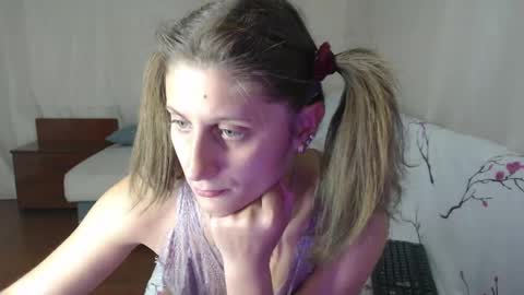 Snapshot of marina1995d chatting on 04-22-26, 06:53 FOREVER YOURS online show from 04-22-26, 06:53