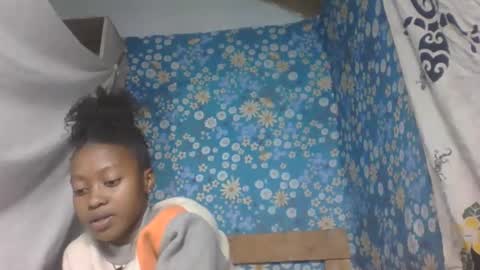 Snapshot of marinagold69 chatting on 05-31-26, 12:01 marinagold69 online show from 05-31-26, 12:01