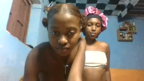 Snapshot of marinagold69 chatting on 06-12-26, 12:59 marinagold69 online show from 06-12-26, 12:59