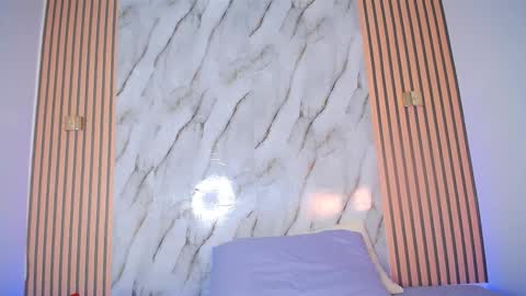 Snapshot of marinella16 chatting on 12-20-25, 02:40 Marinella16 online show from 12-20-25, 02:40