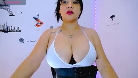 Snapshot of mariposaxox chatting on 10-30-25, 10:32 Pao online show from 10-30-25, 10:32