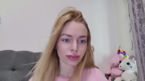 Snapshot of mariwell chatting on 05-17-26, 02:42 mariwell online show from 05-17-26, 02:42