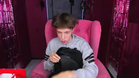 Mark online show from 12-19-25, 01:29