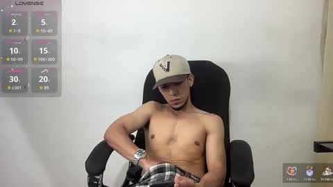 Snapshot of mark_rut chatting on 02-08-25, 01:11 MODEL Mark Rut online show from 02-08-25, 01:11