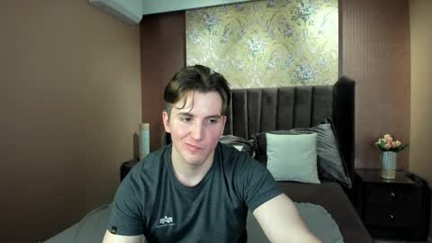 Snapshot of mark_yeti chatting on 11-14-25, 09:30 Mark online show from 11-14-25, 09:30