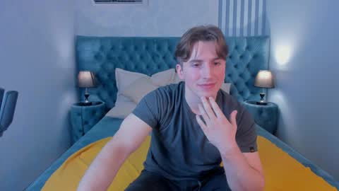 Snapshot of mark_yeti chatting on 11-18-25, 12:53 Mark online show from 11-18-25, 12:53