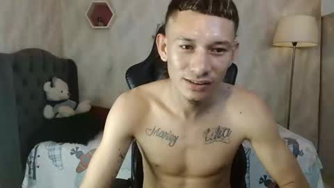 Snapshot of marks_sexy chatting on 11-06-25, 06:03 marks_sexy online show from 11-06-25, 06:03