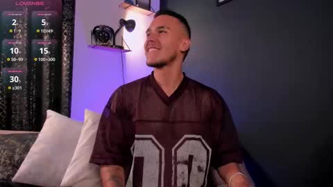 Snapshot of marksantozz chatting on 11-23-25, 08:36 Mark Santos online show from 11-23-25, 08:36