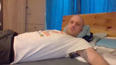 Snapshot of markus_7 chatting on 12-17-25, 10:32 markus_7 online show from 12-17-25, 10:32