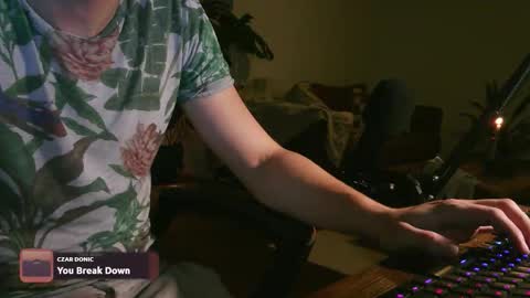 marnieccc online show from 10-10-25, 07:24