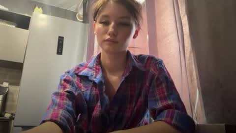 Snapshot of marnieratelle chatting on 07-12-26, 03:08 Chrissy online show from 07-12-26, 03:08