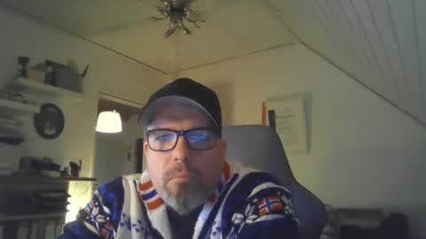 Snapshot of marriedcock1980 chatting on 01-10-25, 06:53 marriedcock1980 online show from 01-10-25, 06:53