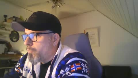 Snapshot of marriedcock1980 chatting on 01-27-25, 07:24 marriedcock1980 online show from 01-27-25, 07:24