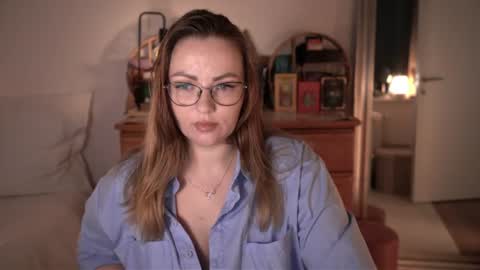 Maria  online broadcast from Tuesday to Suturday from 6 pm to 12 pm Germany time Sunday-Monday offline online show from 08-01-26, 09:46