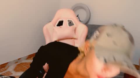 Snapshot of marryme00 chatting on 12-22-25, 08:06 May online show from 12-22-25, 08:06