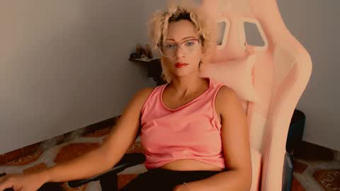 Snapshot of marryme00 chatting on 03-26-26, 02:33 May online show from 03-26-26, 02:33