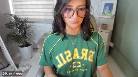 Snapshot of martiiinaa_ chatting on 11-25-25, 07:58 Martina online show from 11-25-25, 07:58