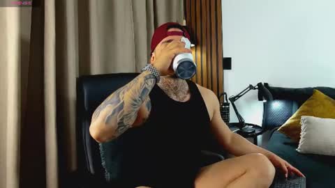 Snapshot of martin_colby05 chatting on 06-12-26, 12:09 ONLYFANS Sotoandres modelo independiente online show from 06-12-26, 12:09