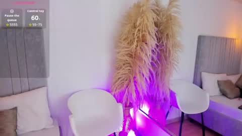 Snapshot of martina_adams chatting on 05-23-26, 08:35 mari online show from 05-23-26, 08:35