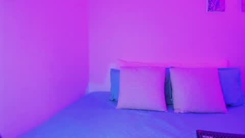 C A R O L I N A  online show from 05-11-26, 10:54