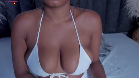 Laura online show from 09-15-25, 04:12