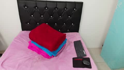 Snapshot of martinaclark chatting on 01-08-25, 03:51 Martina online show from 01-08-25, 03:51