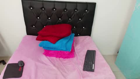 Snapshot of martinaclark chatting on 01-08-25, 06:52 Martina online show from 01-08-25, 06:52