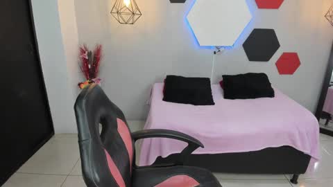 Snapshot of martinaclark chatting on 01-12-25, 07:43 Martina online show from 01-12-25, 07:43