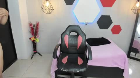 Snapshot of martinaclark chatting on 01-15-25, 04:36 Martina online show from 01-15-25, 04:36