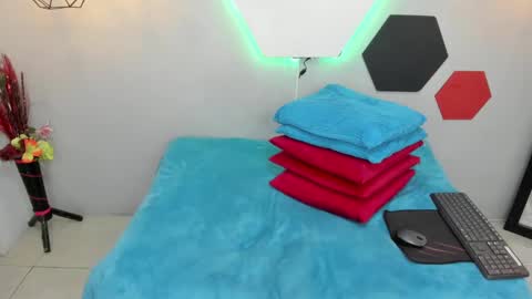 Snapshot of martinaclark chatting on 02-16-25, 05:15 Martina online show from 02-16-25, 05:15