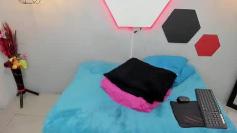 Snapshot of martinaclark chatting on 02-23-25, 10:49 Martina online show from 02-23-25, 10:49