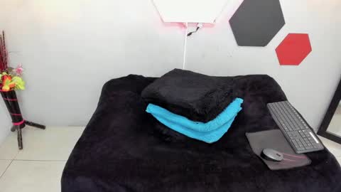 Snapshot of martinaclark chatting on 02-26-25, 08:15 Martina online show from 02-26-25, 08:15