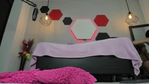 Snapshot of martinaclark chatting on 11-20-25, 10:20 Martina online show from 11-20-25, 10:20