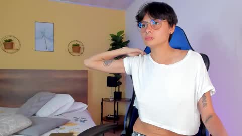 Snapshot of martinnagreco chatting on 11-16-25, 08:58 Martina and Anastasia online show from 11-16-25, 08:58