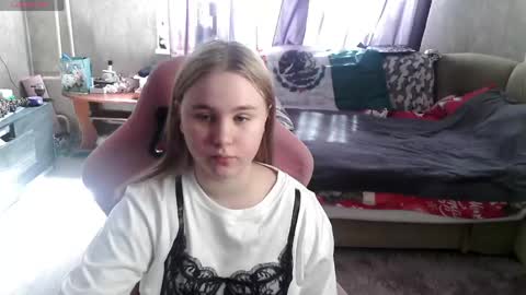  MY NAME IS MILA WELCOME TO MY ROOM online show from 04-19-26, 08:02