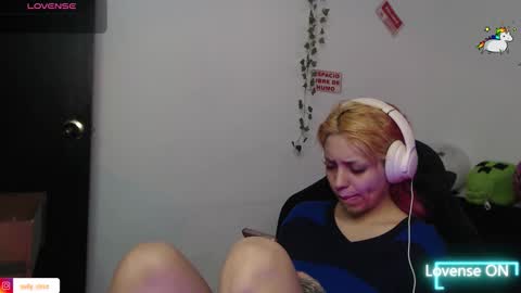 Snapshot of mary_janness chatting on 12-02-25, 03:29 100 online show from 12-02-25, 03:29