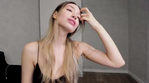 Snapshot of mary_shiota chatting on 11-06-25, 08:48 HelIo Everyone Im MaryWelcome to my room and lets have a good time together with me online show from 11-06-25, 08:48