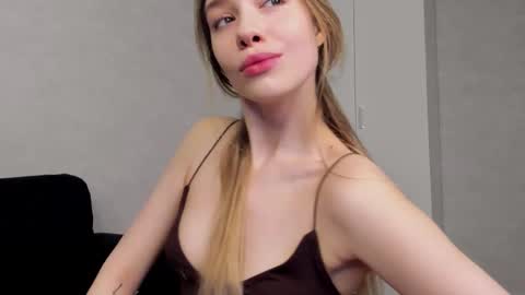 Snapshot of mary_shiota chatting on 12-16-25, 08:19 HelIo Everyone Im MaryWelcome to my room and lets have a good time together with me online show from 12-16-25, 08:19