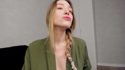 Snapshot of mary_shiota chatting on 12-17-25, 08:42 HelIo Everyone Im MaryWelcome to my room and lets have a good time together with me online show from 12-17-25, 08:42