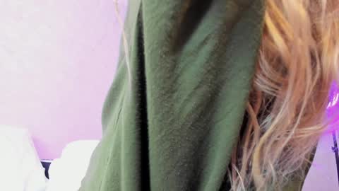 Snapshot of mary_shiota chatting on 05-07-26, 09:14 HelIo Everyone Im MaryWelcome to my room and lets have a good time together with me online show from 05-07-26, 09:14