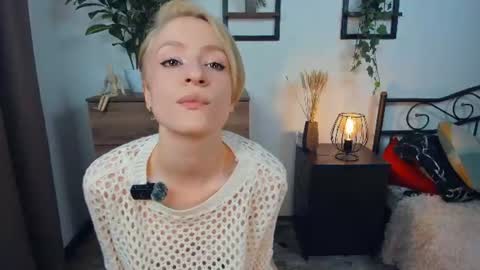 Snapshot of marya_miracle chatting on 07-15-26, 07:19 Mara online show from 07-15-26, 07:19