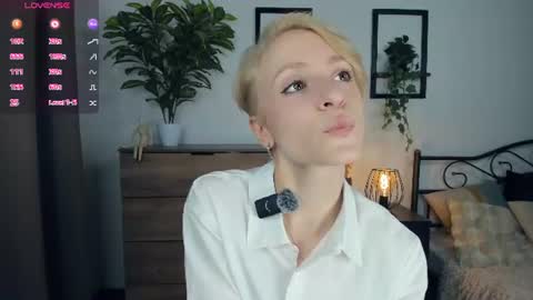 Snapshot of marya_miracle chatting on 07-22-26, 08:00 Mara online show from 07-22-26, 08:00