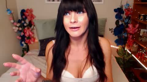 Snapshot of marydash chatting on 09-30-25, 11:21 Mary online show from 09-30-25, 11:21