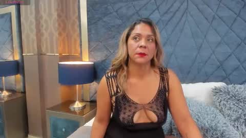 Snapshot of maryhawkey chatting on 12-21-25, 02:24 maryhawkey online show from 12-21-25, 02:24