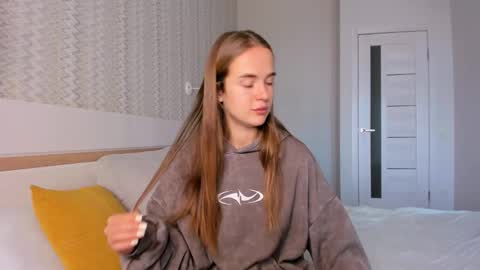 Mari online show from 10-22-25, 06:13