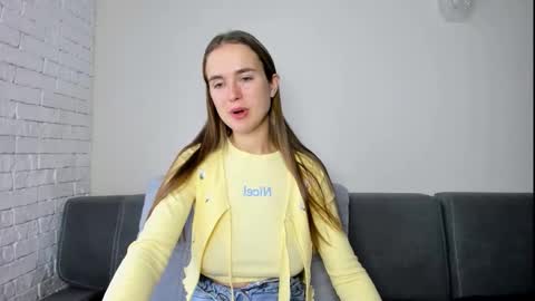 Mari online show from 11-18-25, 09:36