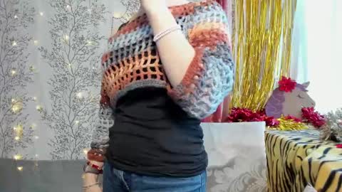 Snapshot of marylou_ chatting on 12-26-24, 08:39 Mary Lou online show from 12-26-24, 08:39