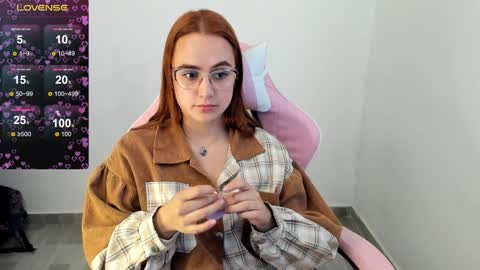 Snapshot of maryluna95 chatting on 12-17-24, 10:00 Dulce Maria online show from 12-17-24, 10:00
