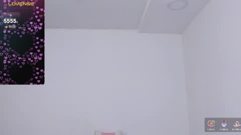 Snapshot of maryluna95 chatting on 12-18-24, 04:09 Dulce Maria online show from 12-18-24, 04:09