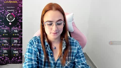 Snapshot of maryluna95 chatting on 12-18-24, 10:57 Dulce Maria online show from 12-18-24, 10:57